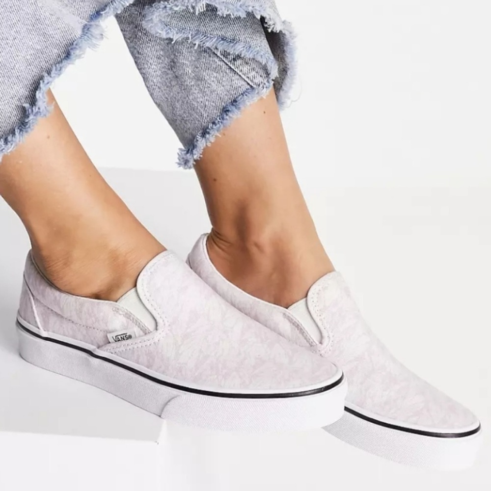 NIB Vans Classic Slip Ons Cradle Pink size 8
